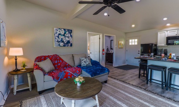 Albany Casa | River front comfort at Lucinda's Cabin