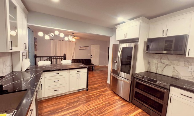 Tukwila Cabaña | River-front Cottage house - Salmon Fishing at front door & All other attractions