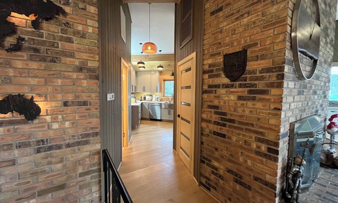 Benton Harbor Casa | River Front Home