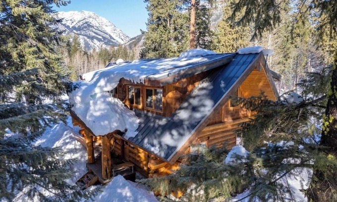 Mazama Cabina | River Front | Mountain Ski Cabin