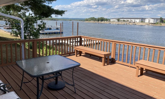La Crosse Casa | River Front Property