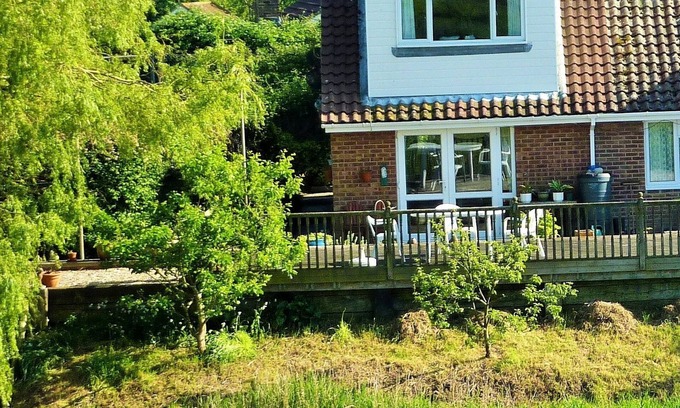 Icklesham Chalet De Esquí | Anexo independiente de River Fronted con vistas panorámicas en una ubicación pacífica.