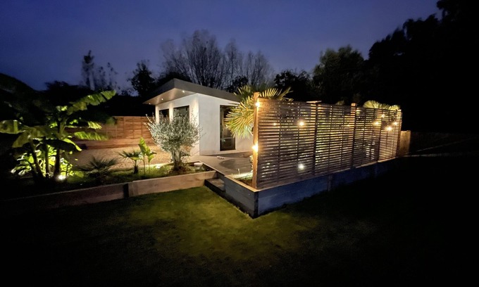 Wraysbury Casa | River Guest House With Jacuzzi, Fire and Boat Hire