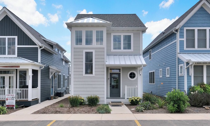 Ottawa Casa | River Happy | 3 Bed, 2.5 Bath