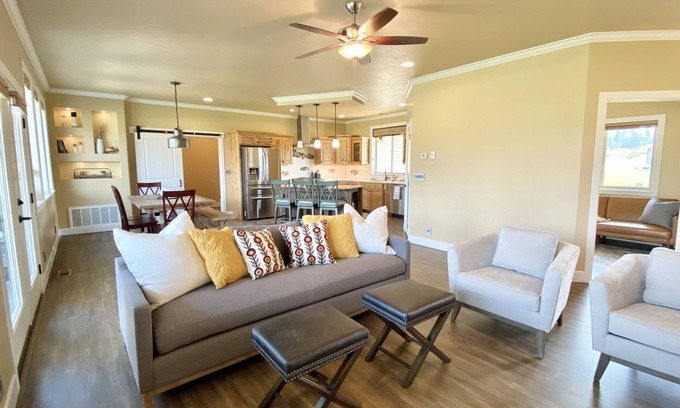Florence Casa | River House-4 Bedroom 2.5 Bath