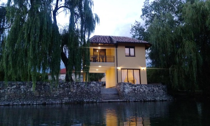 Hodbina Apartamento | River House Buna