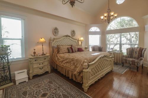 Holly Hill Cama Y Desayuno | River Lily Inn Bed and Breakfast