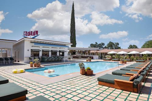 Paso Robles Hotel | River Lodge Paso - 21 & Over Pool