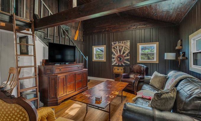Madison Cabina | River Lodge | Rustic Retreat Just 15 Mins from Downtown Nashville