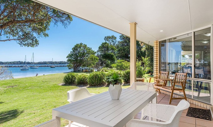 Iluka Casa | River Luxury - Set right on Iluka Bay