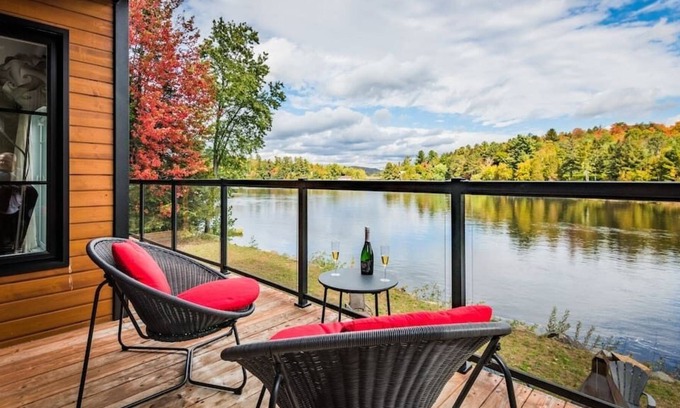 Brebeuf Chalet De Esquí | River'N Beach - chalet moderne sur rivière + spa!