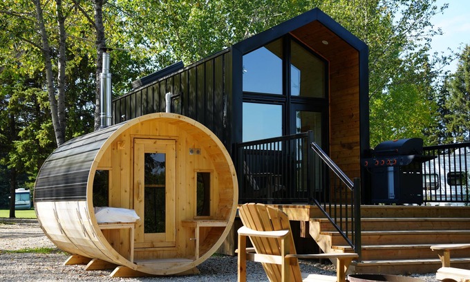 Rocky Mountain House Cabina | River North HardTop: modern, decked-out cabin w/private sauna, & river view