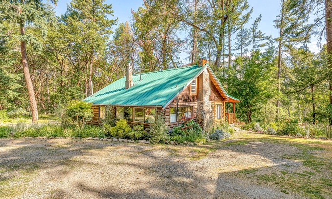 Jacksonville Casa | -River Retreat Log Cabin w/ Gym, Game Room, and Sauna-