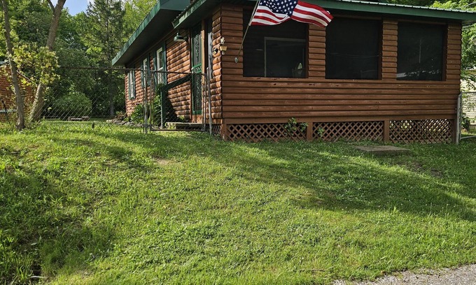 Austinburg Cabina | River Retreat