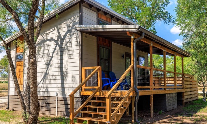 Fredericksburg Cabaña | River's Edge Cottage with private hot tub, waterfront locale & river views