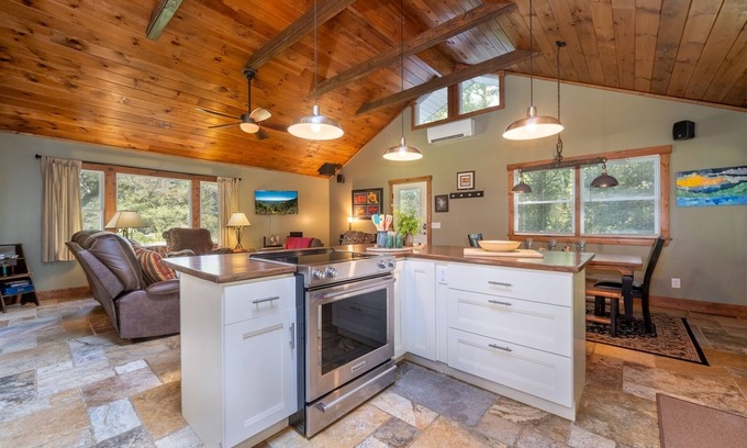 Brevard Casa | River`s Edge Near DuPont | 3 Bed, 2 Bath