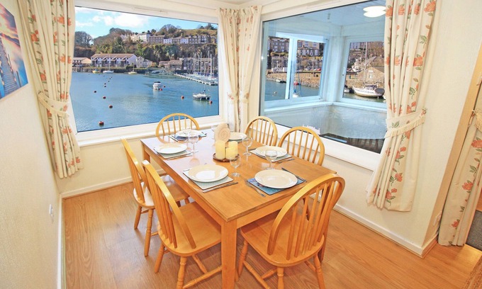 Porthmadog Cabaña | River's Edge Penthouse