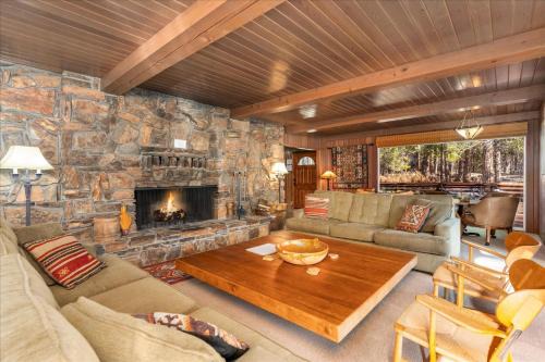 North Wawona Casa | River's Edge w/BBQ, Wifi, Firepit