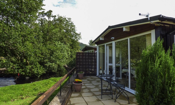 Llangynog Cabaña | RIVER'S NOOK, pet friendly, with a garden in Llangynog