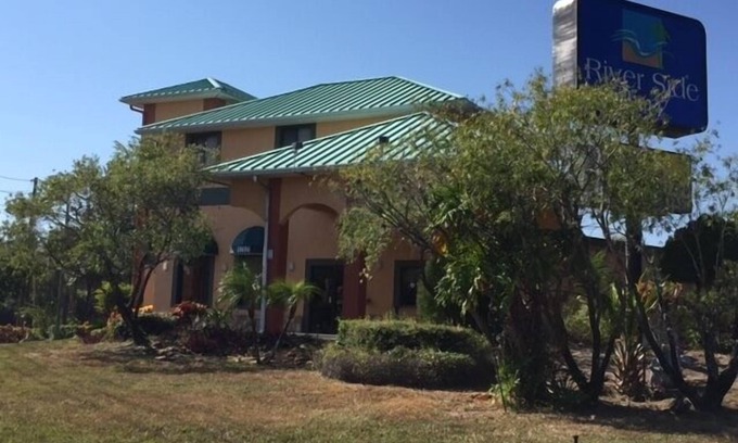 New Port Richey Estates Hotel | River Side Inn