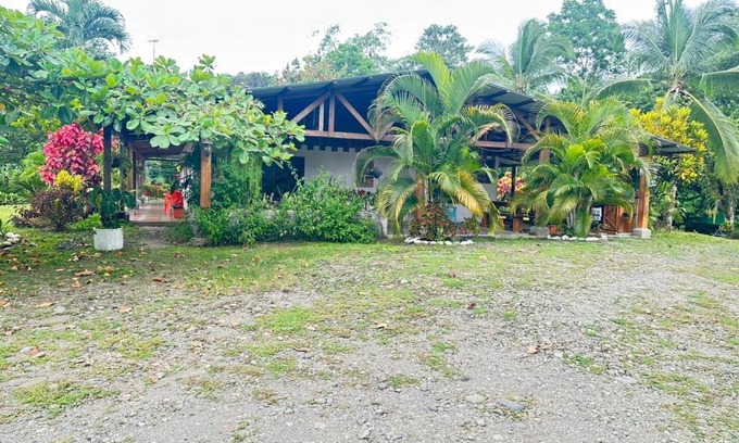 Las Horquetas Hotel | RIVER SIDE LODGE