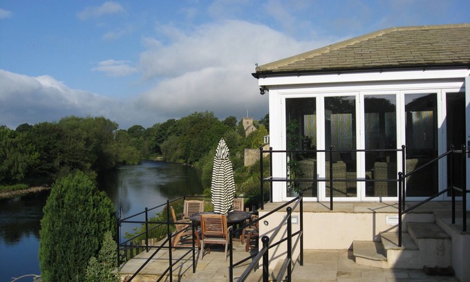 Darlington Casa | River Side Open Plan 15-22 July special offer Mobility Dog Friendly spa bath sun