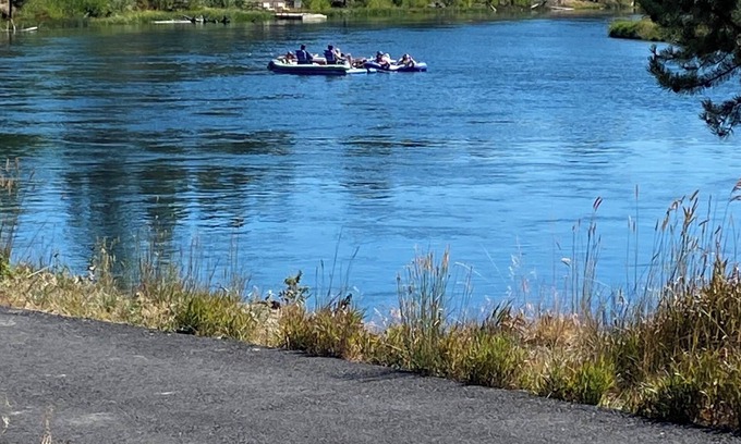 Three Rivers Casa | River/Ski Home on Deschutes River, 2 bedroom-sleeps 5, 26 miles to Mt. Bachelor.