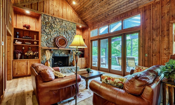 Sapphire Casa | River Song, A Delightful Mountain Retreat