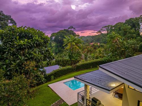 Ballena Casa | River Stone House At The Rivers Edge