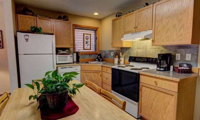 Fall River Estates Condominio | River Stone Resorts & Bear Paw Suites