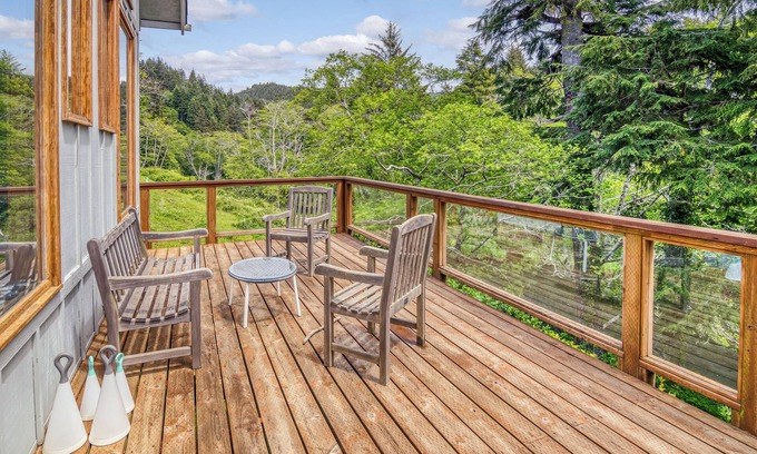 Yachats Casa | River to Breakers ~ River View