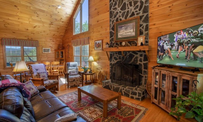 Sugar Grove Casa | River Valley View