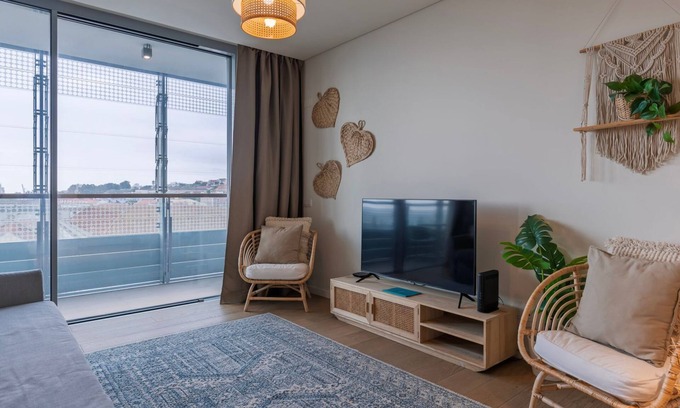 Marvila Apartamento | River View 1BDR Apartment by LovelyStay