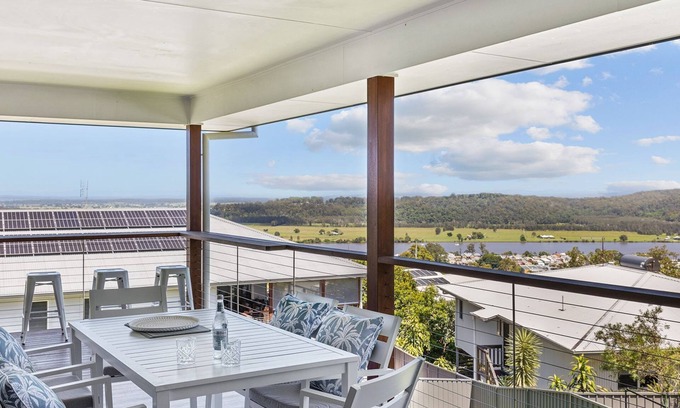 Maclean Casa | River View Beach Hub - Access to the Clarence Valley