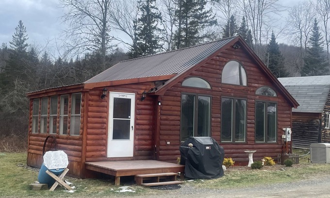 Pittsburg Casa | River view cabin Direct Snowmobile Access