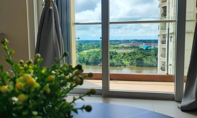 Kuching Condominio | River view comfy homestay! Family-sized condo with Pool and Jacuzzi