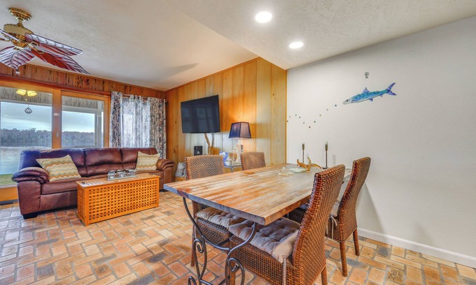 Welaka Condominio | River-View Condo w/ Boat Slip in Welaka!