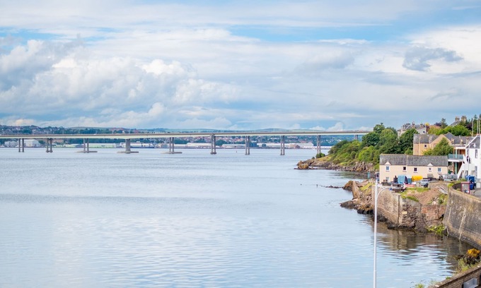 Newport-On-Tay Cabaña | River View Cottage with Hot Tub, nr St Andrews