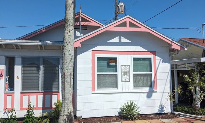 Historic Braden Castle Cabaña | River view cottage in historic Braden Castle 55+ community