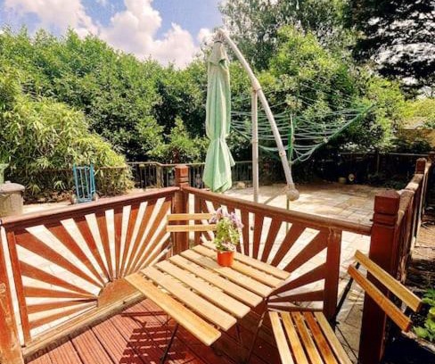 Hillingdon Apartamento | River view flat close to Heathrow/Windsor