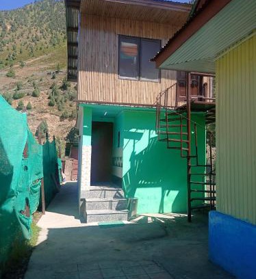 Gulmarg Apartamento | River view homestay