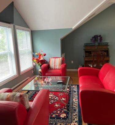 Quaker Hill Casa | River view private light house