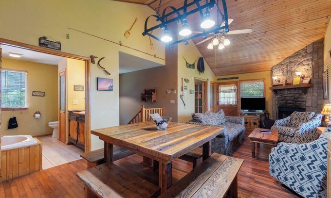 Eureka Springs Casa | River View, Sleeps 6, Hot Tub