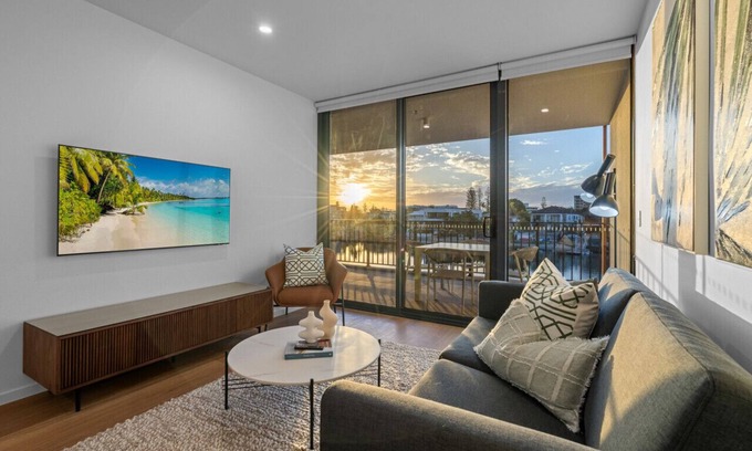 Surfers Paradise Apartamento | River View Stunning Modern 2BR *Parking/Pool*