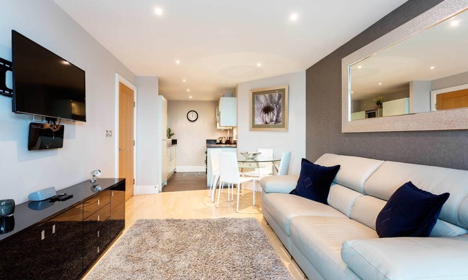 Vauxhall Apartamento | River Views from Vauxhall, by Veeve