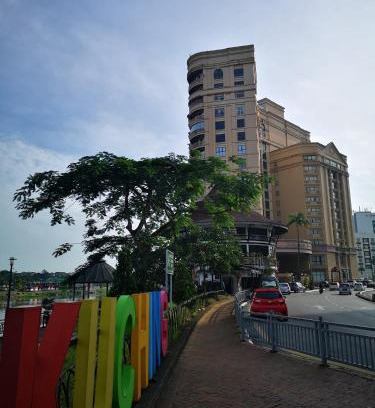 Kampung Surabaya Apartamento | Riverbank Suites Kuching Waterfront