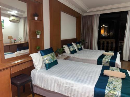 Kampung Surabaya Apartamento | Riverbank Suites - River View Level 11, Sleeps 7