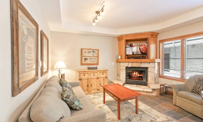 Four O'Clock Casa | Riverbend Centennial Run Condo Ski In Ski Out