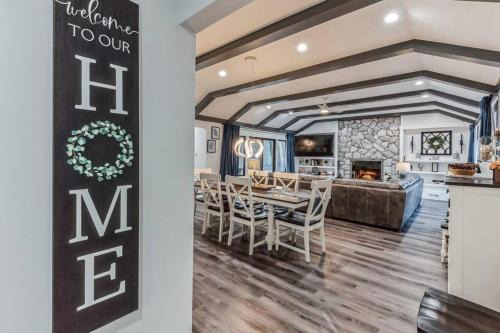Niles Casa | RiverEdge Haven Hot Tub, 5 Beds, Kayaks Near ND