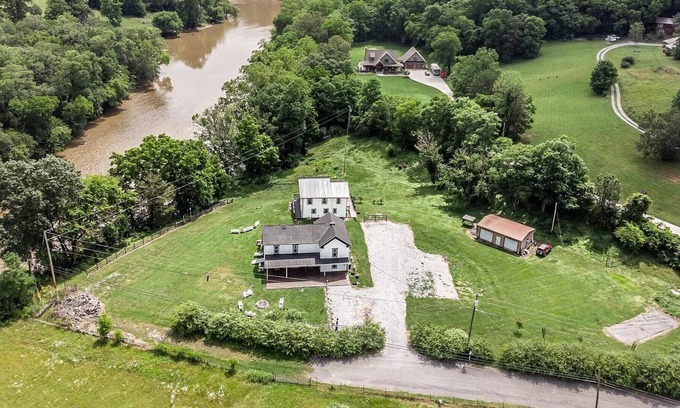 Greeneville Otro | Riverfront 1800s Stagecoach Inn! Completely remodeled with 5 beds/5 baths